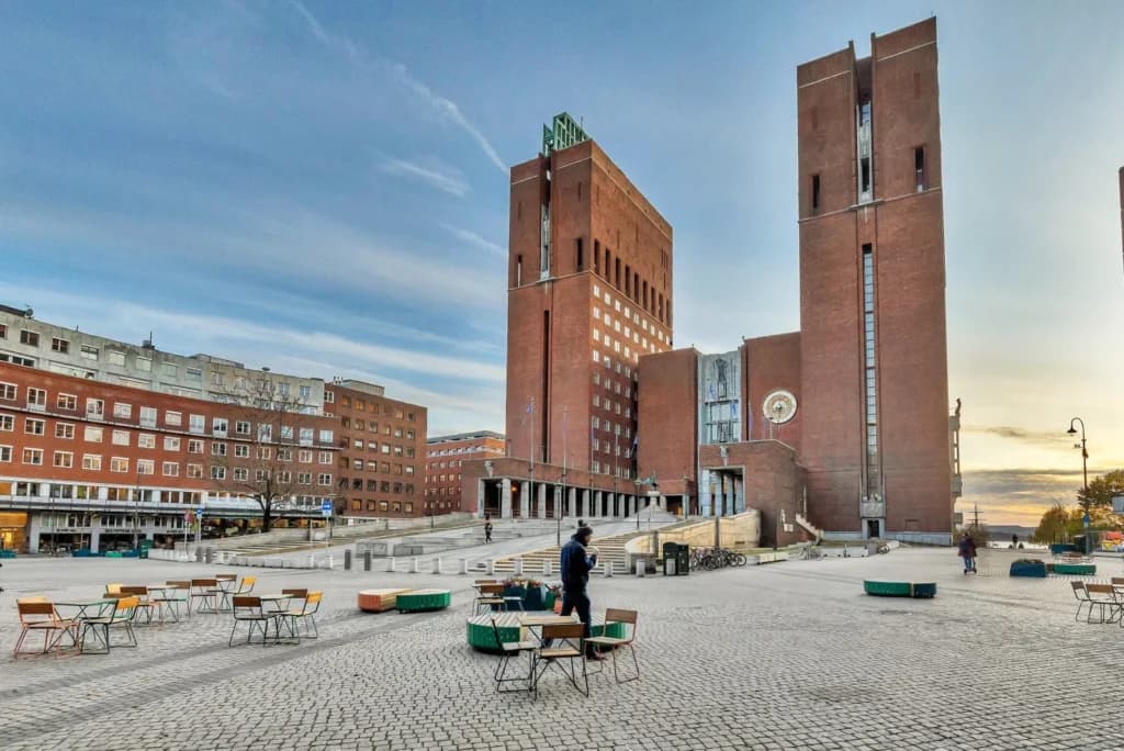 Kontor for 4-5 ansatte på Rådhusplassen
